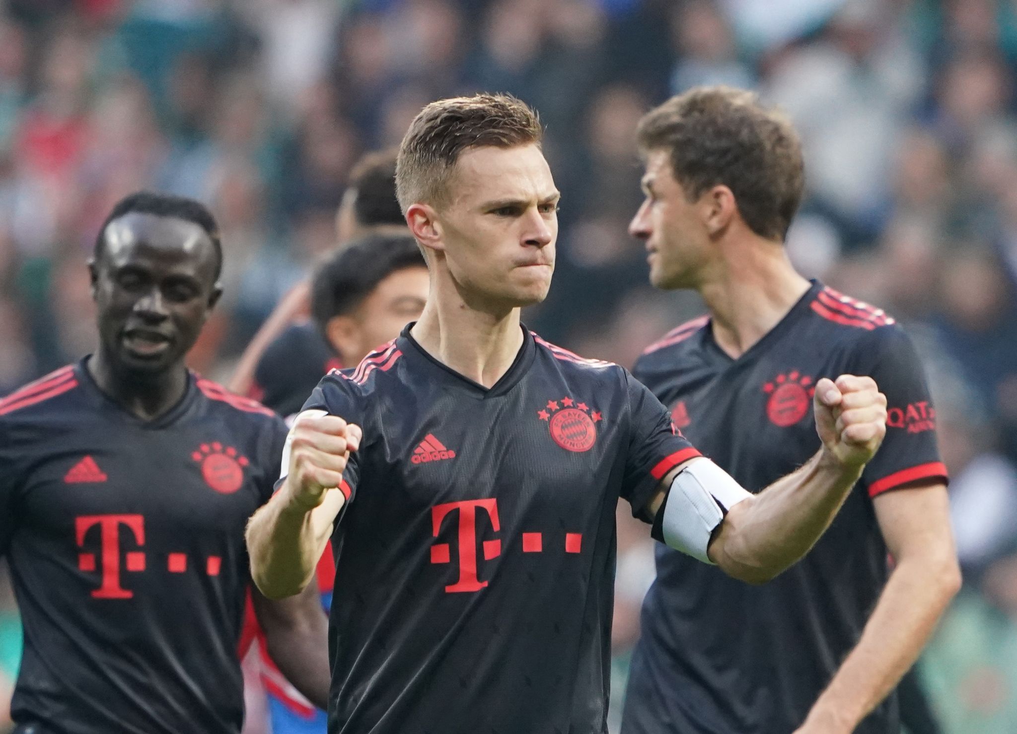 Dem FC Barcelona ist Bayern-Star Joshua Kimmich zu teuer.