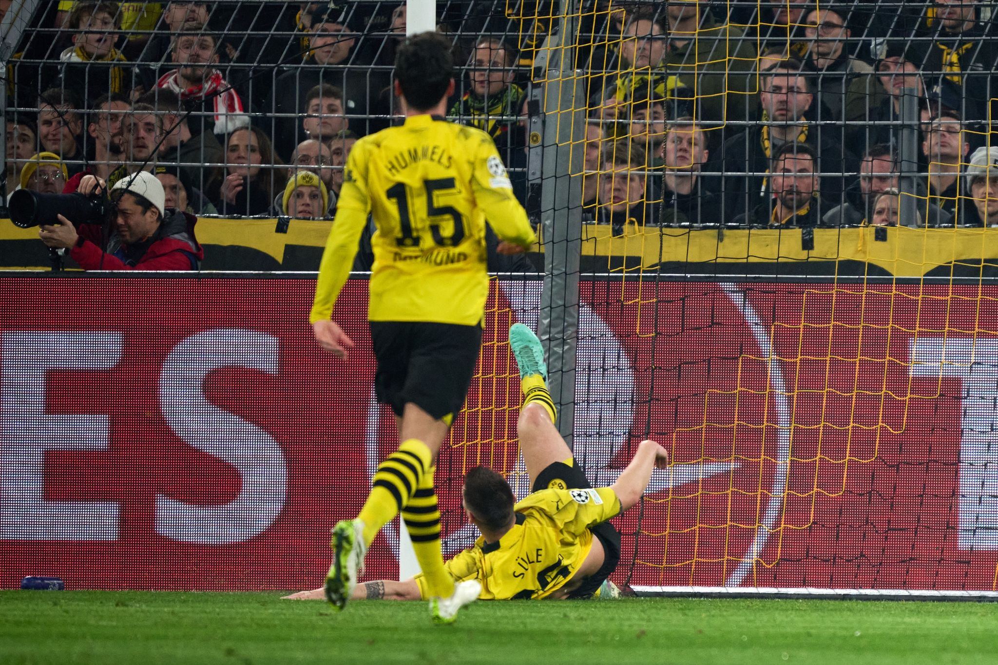 «Grätsche Gottes» zum Gruppensieg: Dortmund feiert Süle