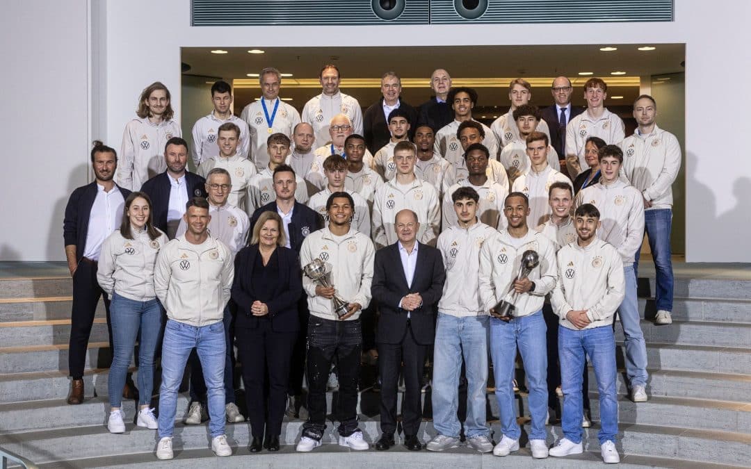 U17-Weltmeister von Kanzler Scholz empfangen