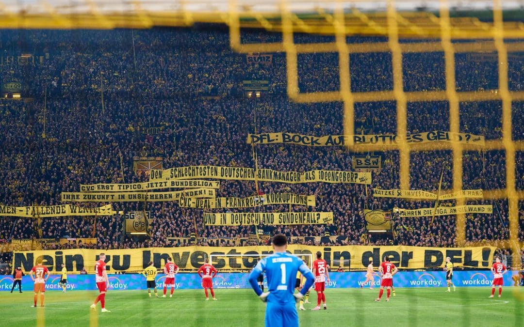 Fanproteste in Dortmund: Spiel für zehn Minuten unterbrochen