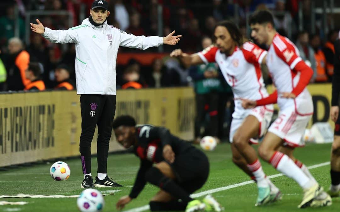 Bayerns Trainer Thomas Tuchel steht an der Seitenlinie. In Leverkusen gab es für den Rekordmeister nichts zu holen.