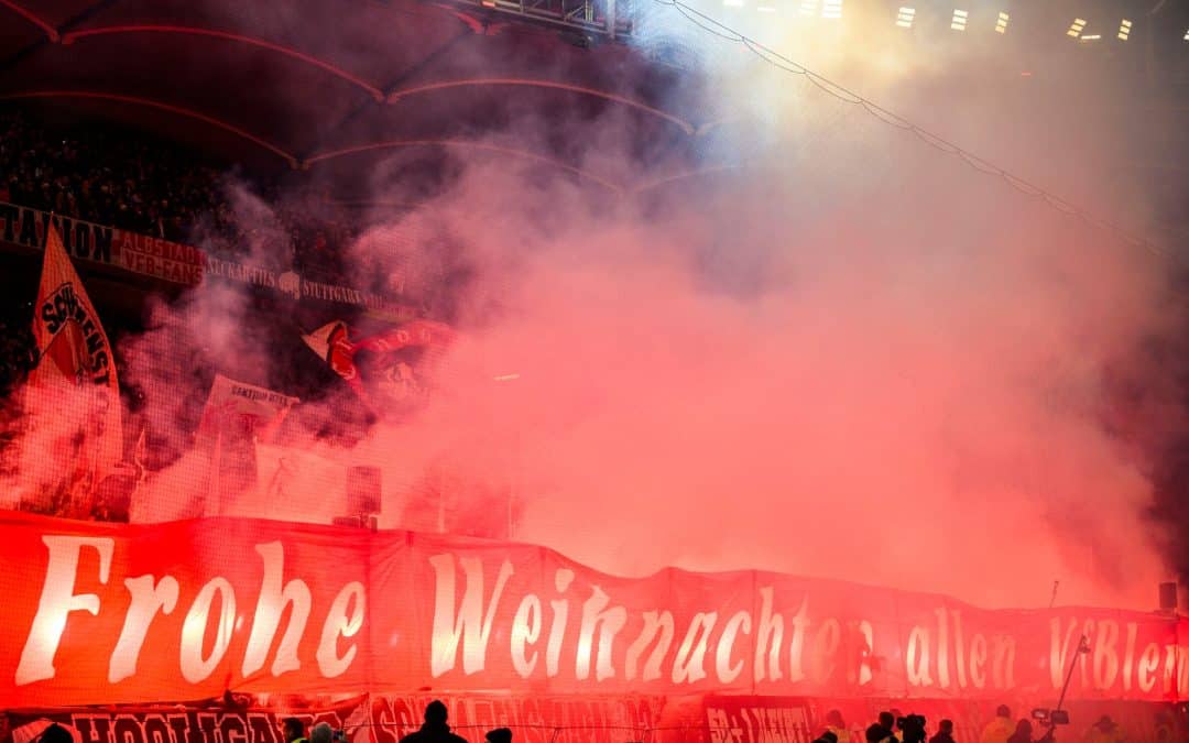 Für das Fan-Vergehen beim Heimspiel der Stuttgarter gegen Augsburg muss der VfB 70.000 Euro zahlen.