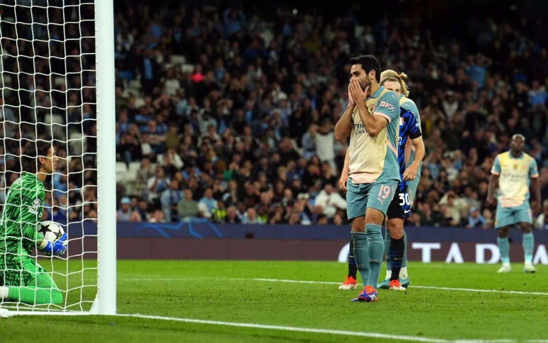 Ilkay Gündogan ärgert sich über die vergebene Großchance gegen Inter-Keeper Yann Sommer, der den Kopfball pariert.