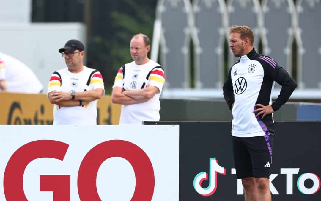 Startet mit der deutschen Nationalelf am Samstag in die Nations League: Bundestrainer Julian Nagelsmann (r.).