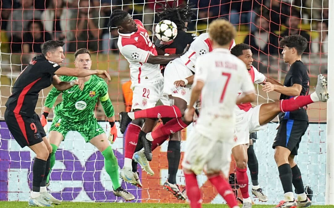 Nationaltorhüter Marc-André ter Stegen (2.v.l.) verlor mit dem FC Barcelona bei der AS Monaco.