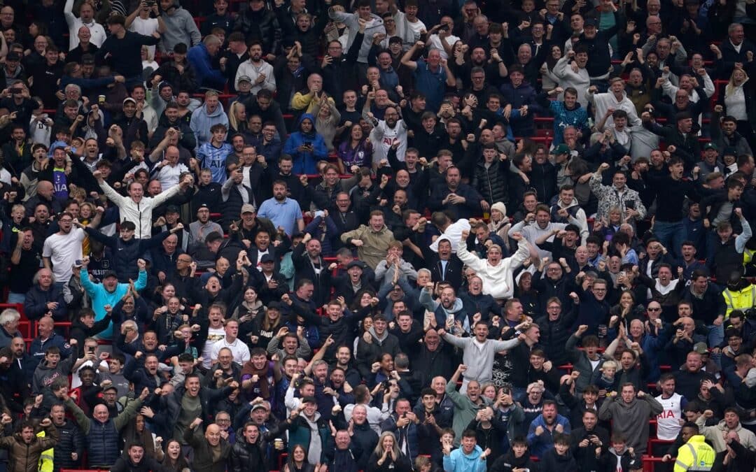 Teile der Spurs-Fans fielen beim Auswärtsspiel gegen Manchester United negativ auf.