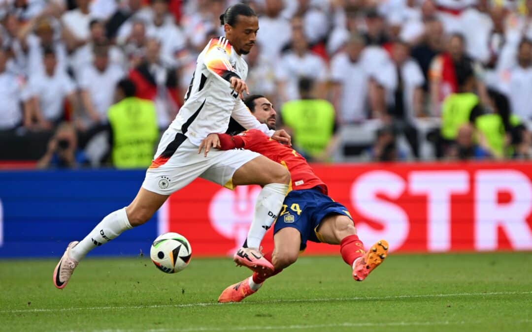 Leroyn Sané (l) bei seinem letzten Einsatz im EM-Viertelfinale gegen Spanien.