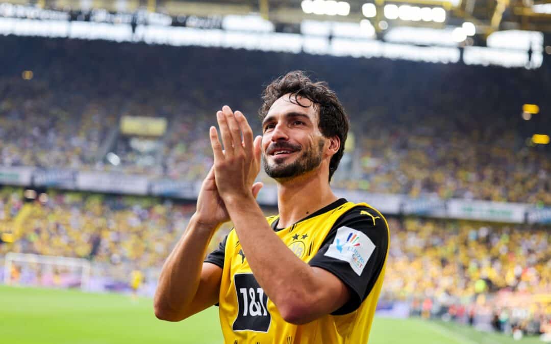 Mats Hummels kam zum Abschiedsspiel mit dem E-Roller.