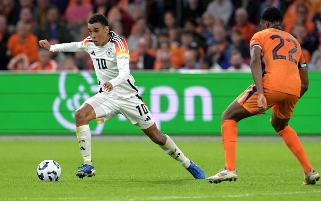 Jamal Musiala (l) glänzte zuletzt auch wieder in den Länderspielen, hier beim 2:2 gegen die Niederlande.