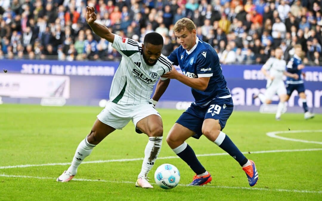 Lasse Günther (r.) und der KSC haben in der laufenden Saison noch nicht verloren.