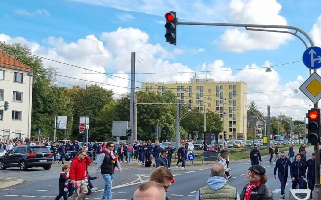 Die Busfahrt des Karlsruher SC zum Kölner Stadion endete früher als geplant.