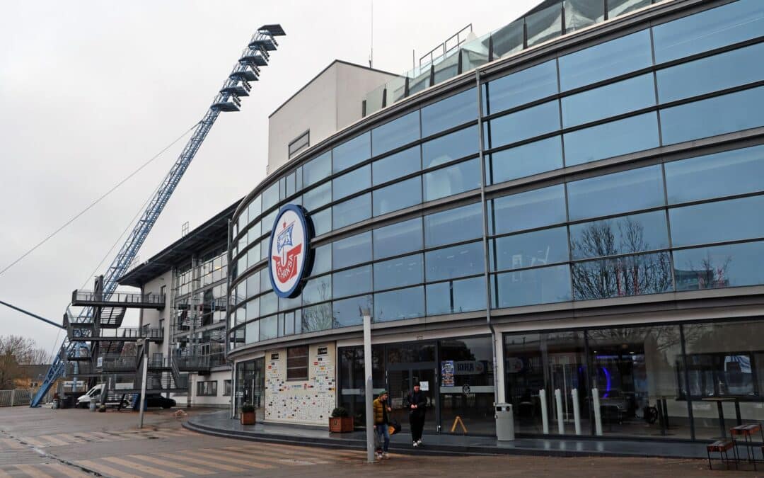 Ein Mitarbeiter von Hansa Rostock hat 100.000 Euro aus einem Safe entwendet.