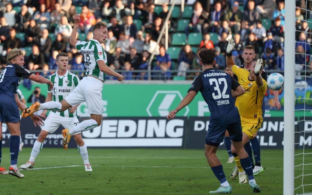 Münsters Mees trifft zum 1:0.