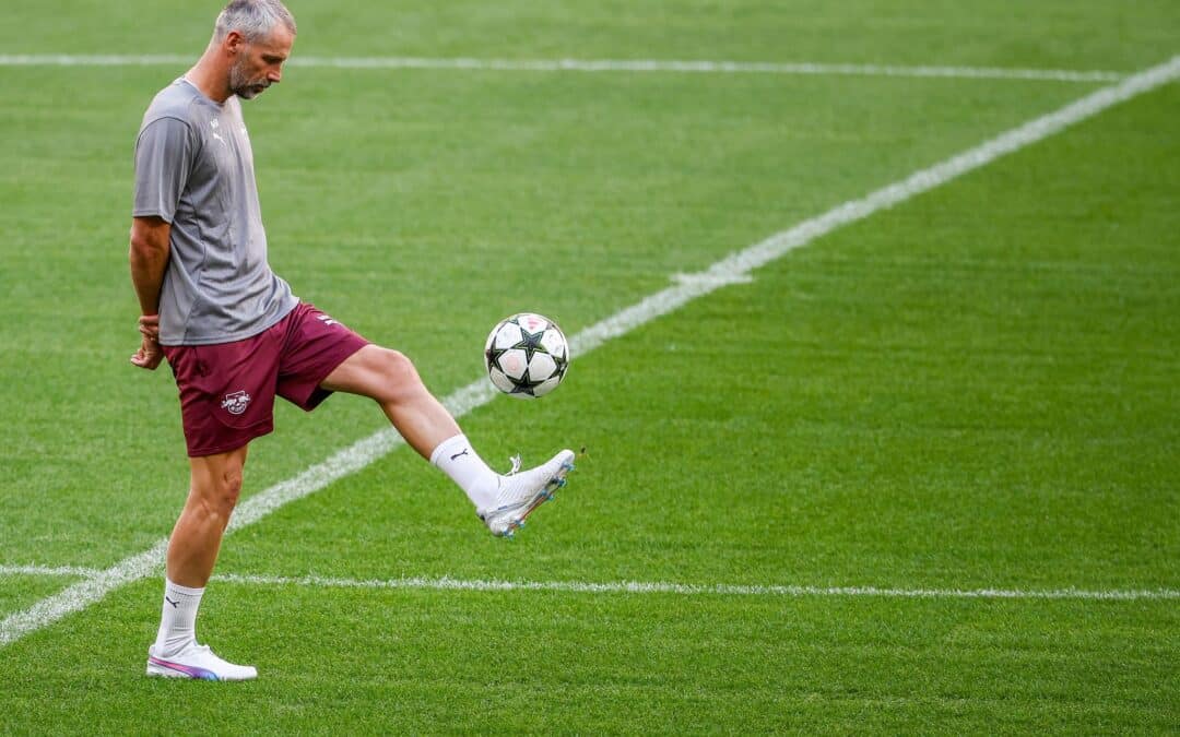 RB-Coach Marco Rose leitete das Training in Madrid.