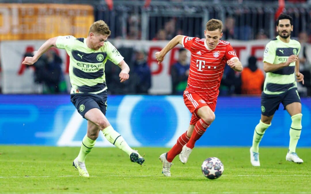 Kevin de Bruyne (l) und Joshua Kimmich sind nur bis zum 30. Juni 2025 vertraglich gebunden.