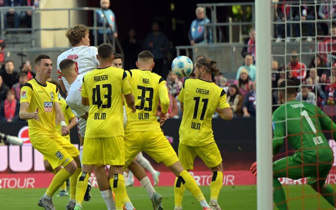 Hübers bringt Köln gegen Ulm in Führung.