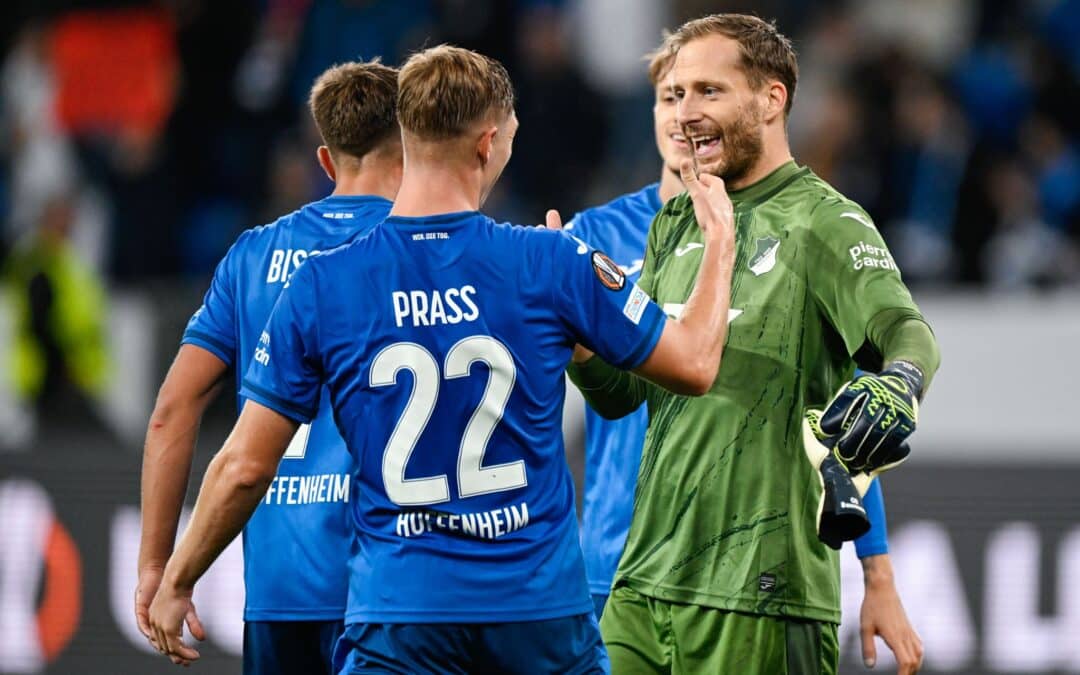 Beim FC Porto will sich Hoffenheim mit Torwart Oliver Baumann (r) schadlos halten.