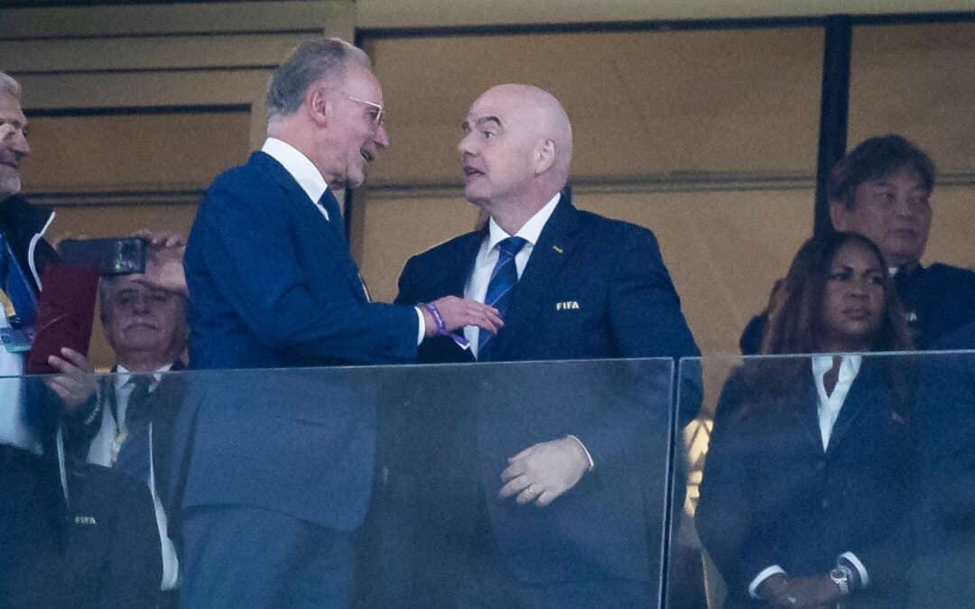 Karl-Hein Rummenigge (links) glaubt an den Erfolg der von Fifa-Präsident Gianni Infantino (rechts) gewollten Club-WM im kommenden Sommer