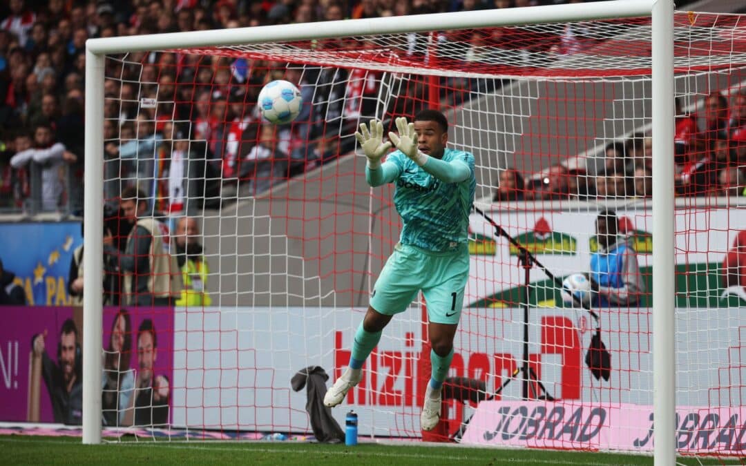 Auch dank Torwart Noah Atubolu stand beim SC Freiburg in Bremen die Null.