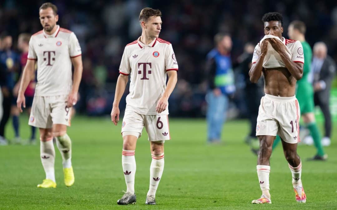 Frust nach dem 1:4 in Barcelona: Harry Kane (l-r), Joshua Kimmich und Kingsley Coman.