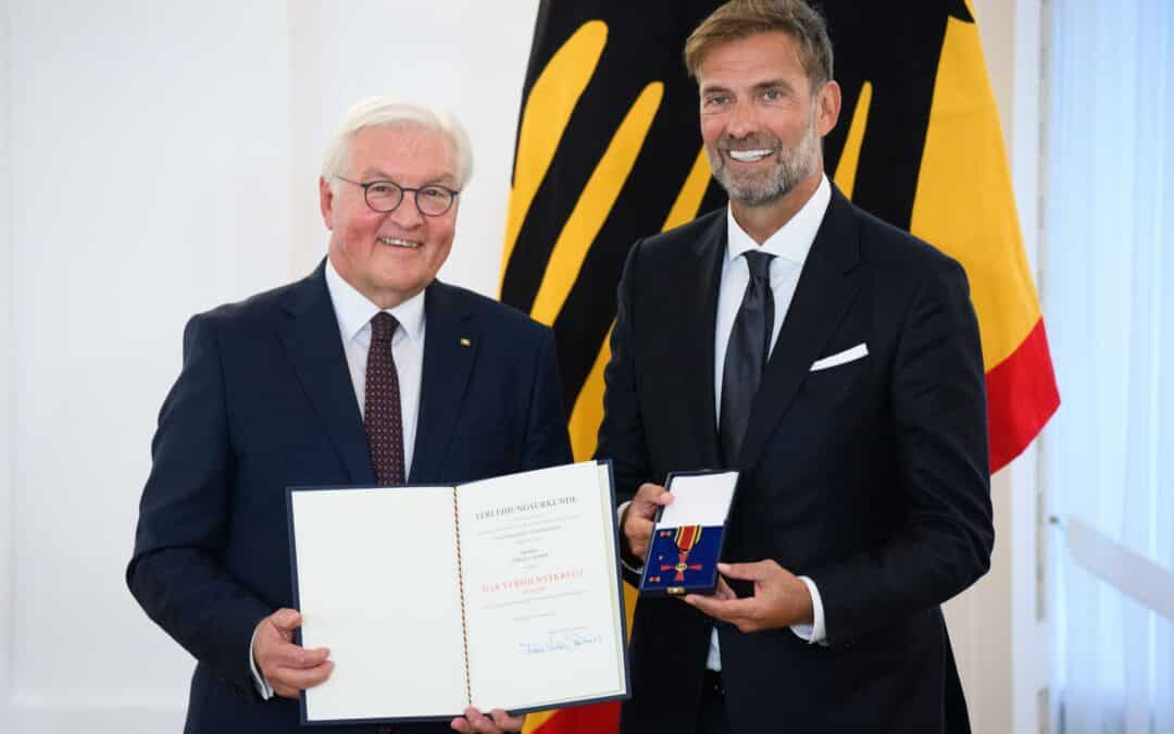 Jürgen Klopp hat den Verdienstorden erhalten und das Thema Bundestrainer ausgeblendet.