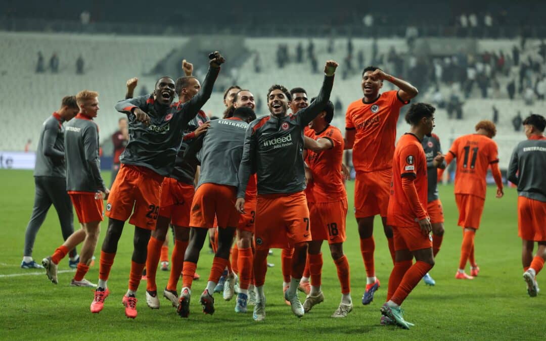 Eintracht Frankfurt geht mit großer Euphorie in das Bundesliga-Topspiel gegen Bayern München.