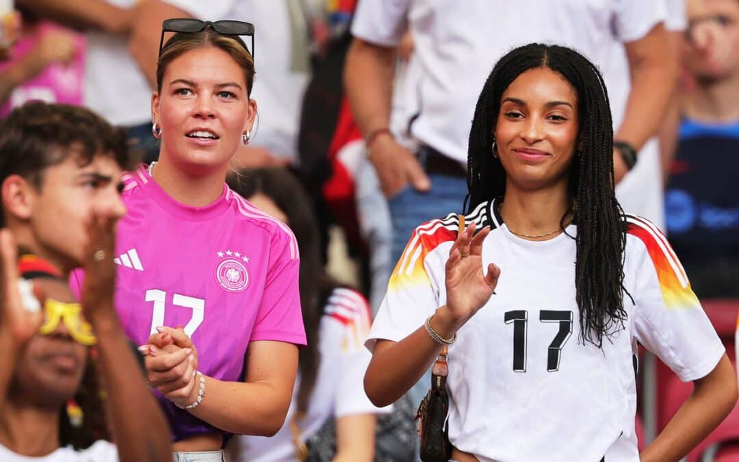 Juliane Wirtz (l) spricht von einer besonderen Bindung zu ihrem Bruder Florian.