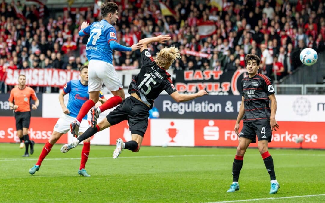 Berlins Tom Rothe (3. v. l.) leitete das 1:0 der Berliner in Kiel ein.