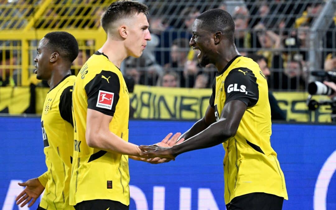 Serhou Guirassy (r) bescherte dem BVB mit seinem Tor einen knappen Sieg.