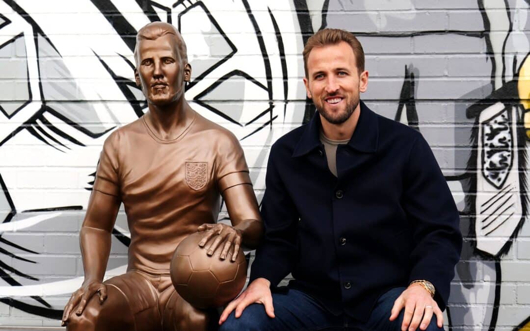 Harry Kane bei der Enthüllung seiner Statue im Londoner Stadtteil Walthamstow