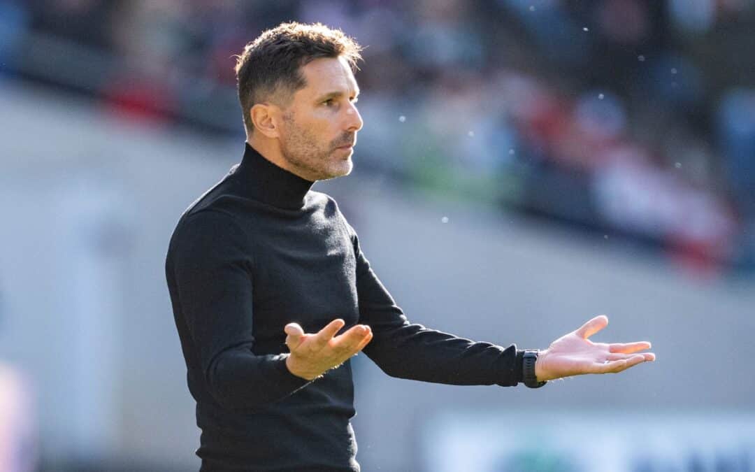 96-Coach Stefan Leitl wundert sich über die Ansetzungen in der Zweiten Liga.