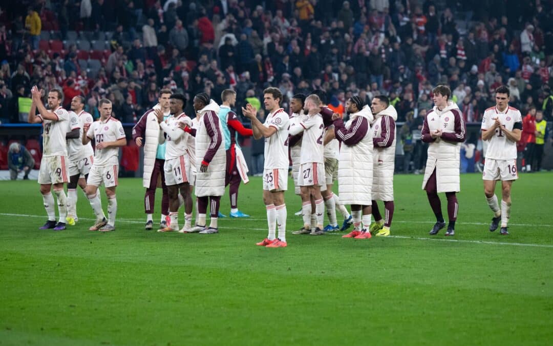 Die Bayern-Profis feierten ihren wichtigen Sieg nur verhalten vor ihren Fans.