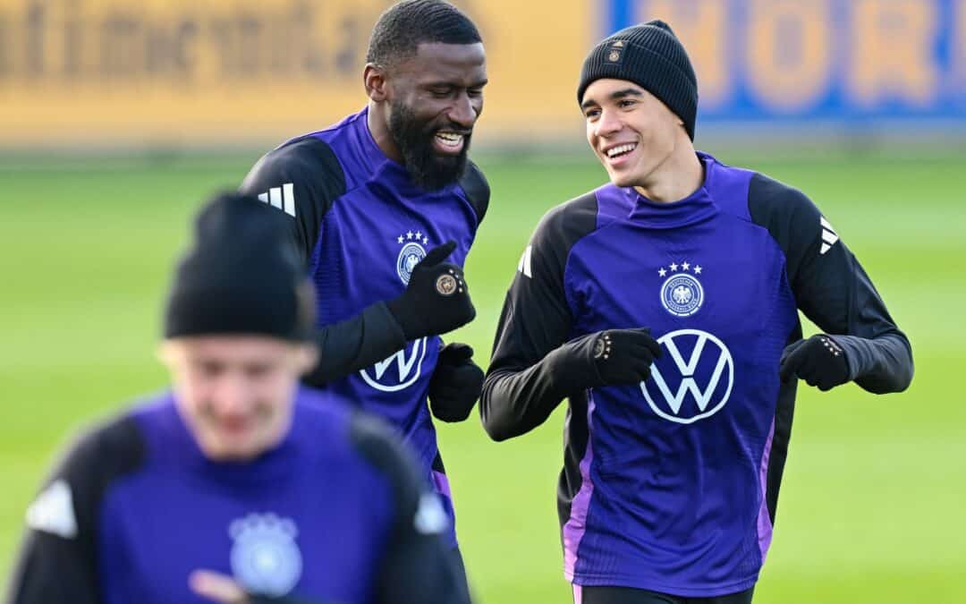 Antonio Rüdiger (l.) und Jamal Musiala (r.) - zwei wichtige Säulen für Bundestrainer Nagelsmann.