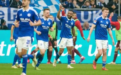 Erster Sieg unter van Wonderen: Schalke schlägt Regensburg