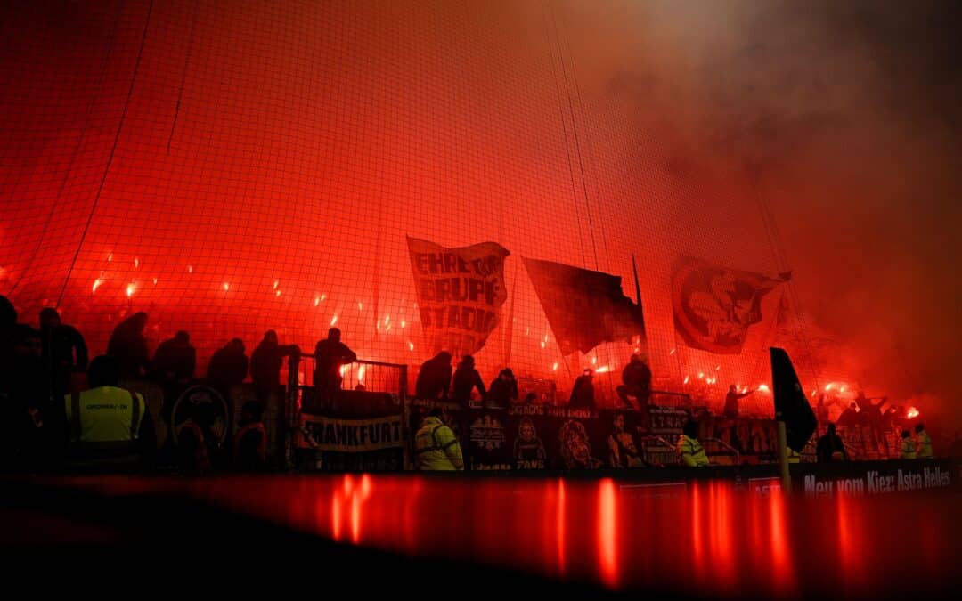 Eintracht distanziert sich von Banner bei Spiel in St. Pauli