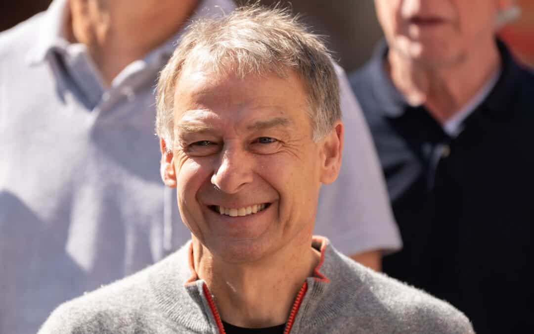 Jürgen Klinsmann findet die bevorstehende Trennung des FC Bayern von Thomas Müller nicht in allen Aspekten gelungen.