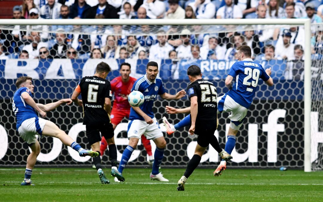 Lukas Petkov bringt Elversberg sehenswert in Führung.