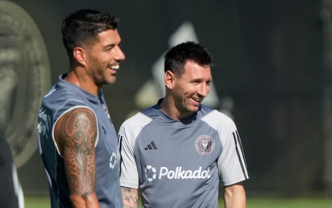 Vor einigen Jahren hat Suárez in seiner Heimat Uruguay einen Fußballverein gegründet, jetzt holt er seinen Freund Messi mit ins Boot. (Archivbild)