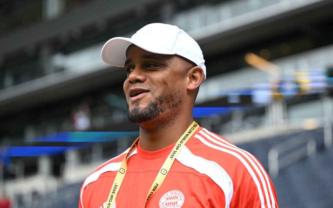Bayern-Trainer Vincent Kompany betritt das Stadion in Cincinnati.
