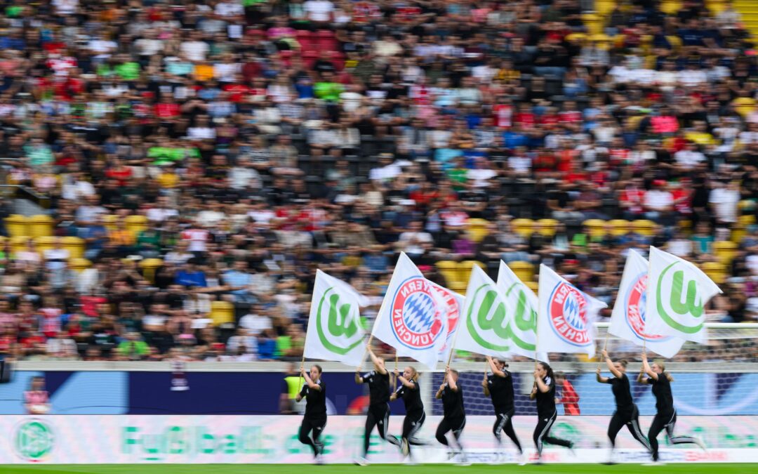 Wie im Vorjahr spielen Bayern München und der VfL Wolfsburg um den Supercup im Frauenfußball.