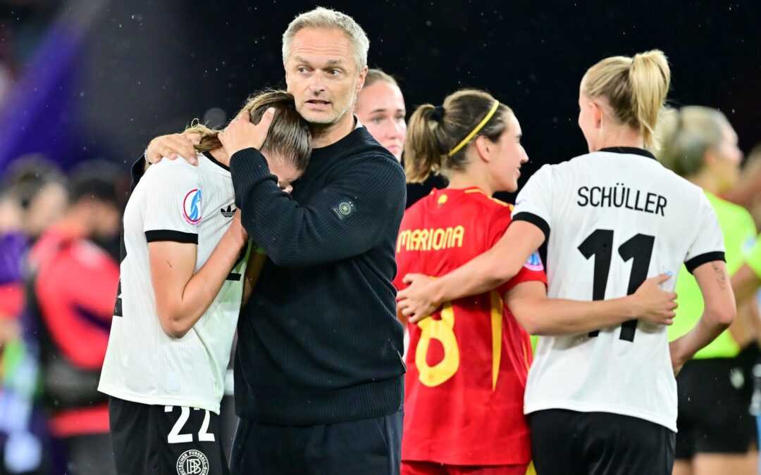 Trost für seine Spielerinnen: Bundestrainer Christian Wück.