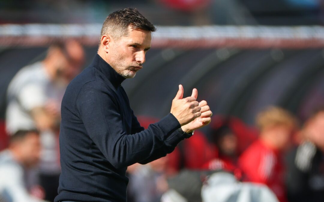 Daumen hoch: Hertha-Coach Stefan Leitl.