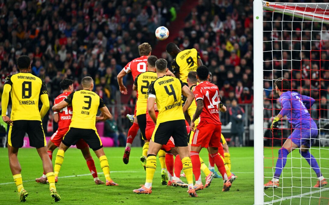 Harry Kane (hinten, Mitte l) brachte den FC Bayern früh in Führung.