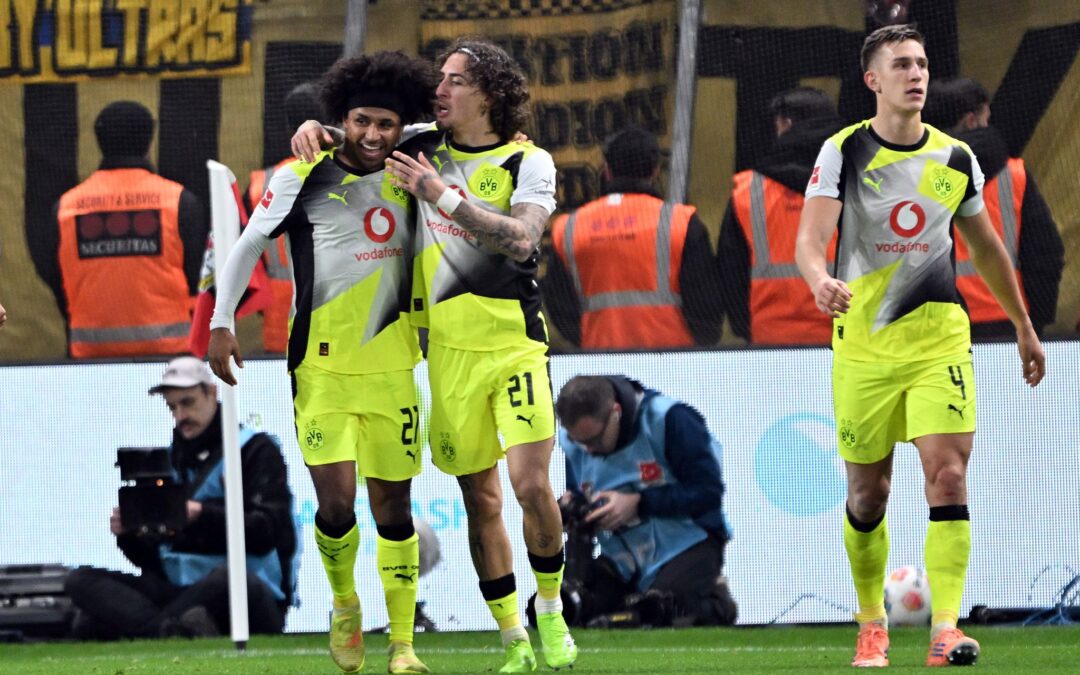 Karim Adeyemi (l) traf in Leverkusen erneut.