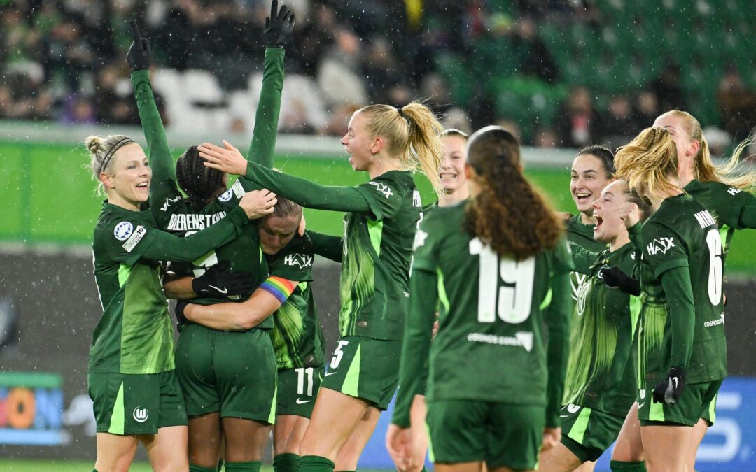 Wolfsburger Jubel in der Champions League. Im Mittelpunkt: Torschützin Lineth Beerensteyn.