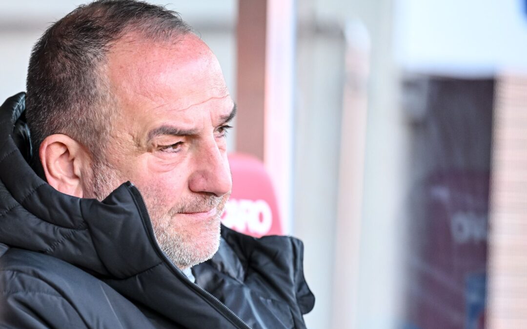 Frank Schmidt steckt mit dem 1. FC Heidenheim im Tief.