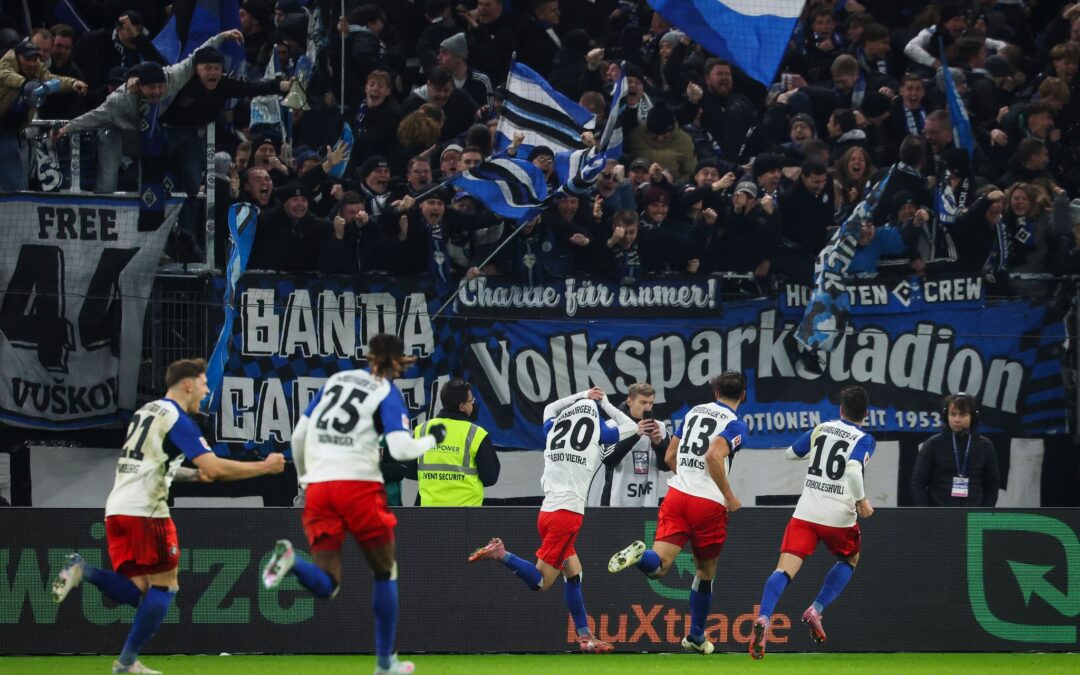 Fabio Vieira (Rückennummer 20) traf in der Nachspielzeit zum umjubelten Siegtreffer.