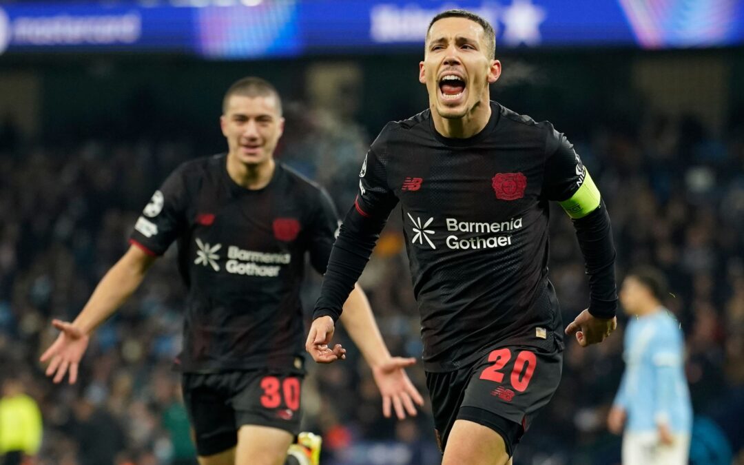 Leverkusens Alejeandro Grimaldo jubelt nach seinem Treffer zum 1:0.