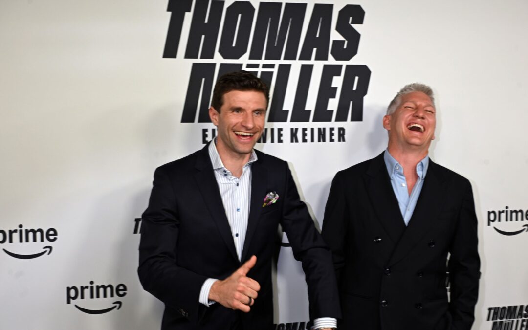 Thomas Müller (links) und Bastian Schweinsteiger spielten lange erfolgreich beim FC Bayern. (Archivfoto)