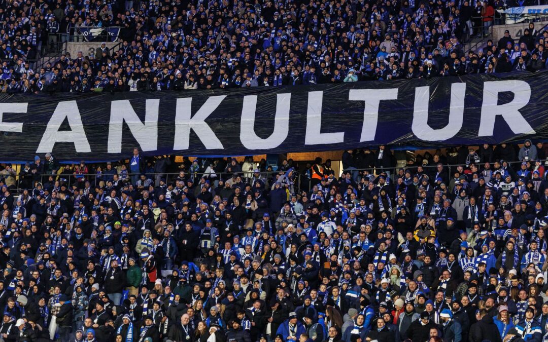 Fußball-Anhänger wie hier in Berlin fürchten um den Erhalt ihrer Fankultur.